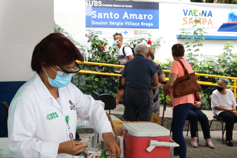 Covid-19: SP começa a aplicar quarta dose de vacina em idosos