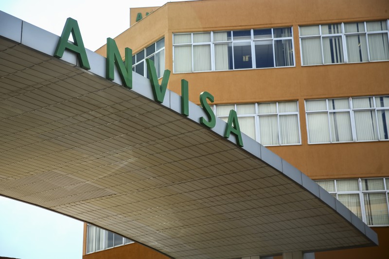 Covid-19: Anvisa recomenda revisão de restrições para viajantes