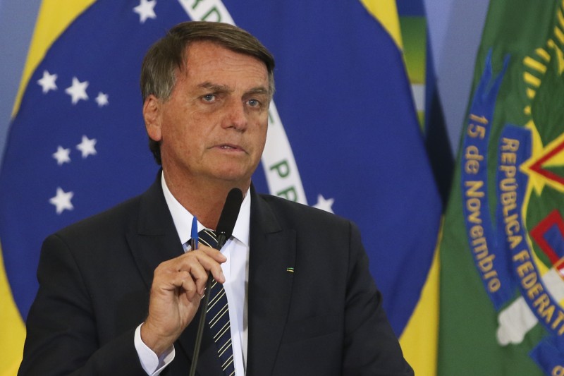 Presidente deixa hospital após desconforto abdominal