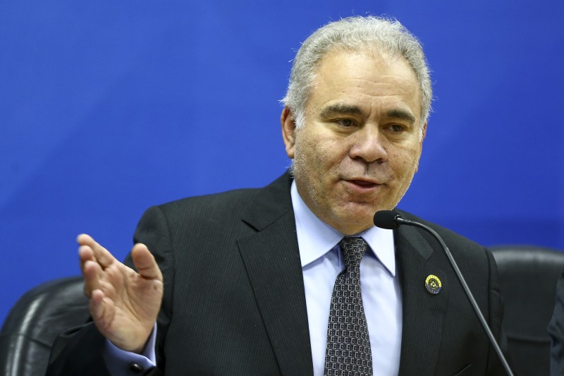 Governo planeja flexibilizar regra sobre uso de máscara no trabalho 