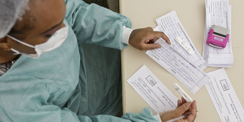 Atendimento por síndromes gripais tem redução de 60% no RJ