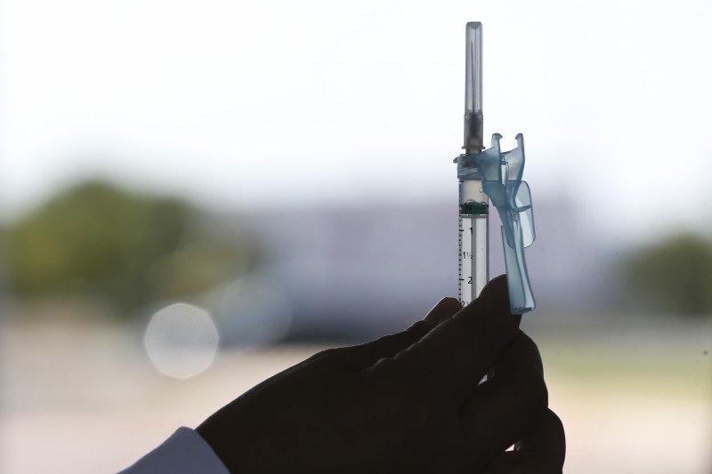 Fiocruz mostra importância da dose de reforço para combater covid-19