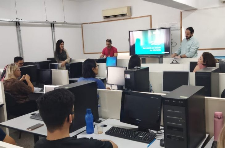Docentes do EJA Ead da EE Polo Professora Regina Lúcia Anffe Nunes Betine realizam formação