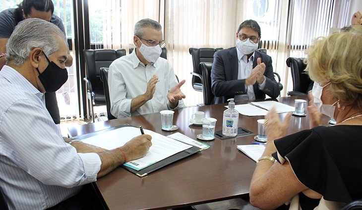 Governo firma parceria com Senai para cursos de qualificação profissional em escolas de cinco cidades