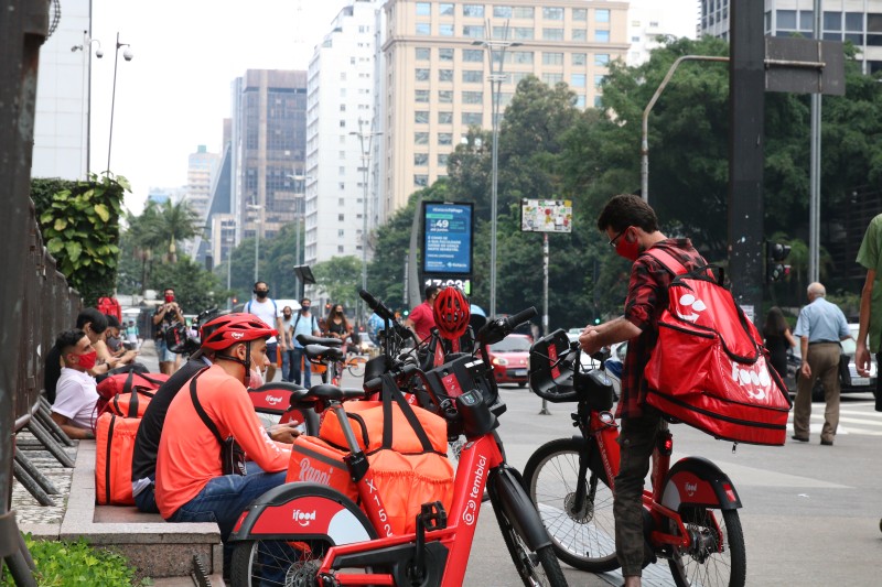 Ministério diz que regulamentará trabalho por aplicativos este ano