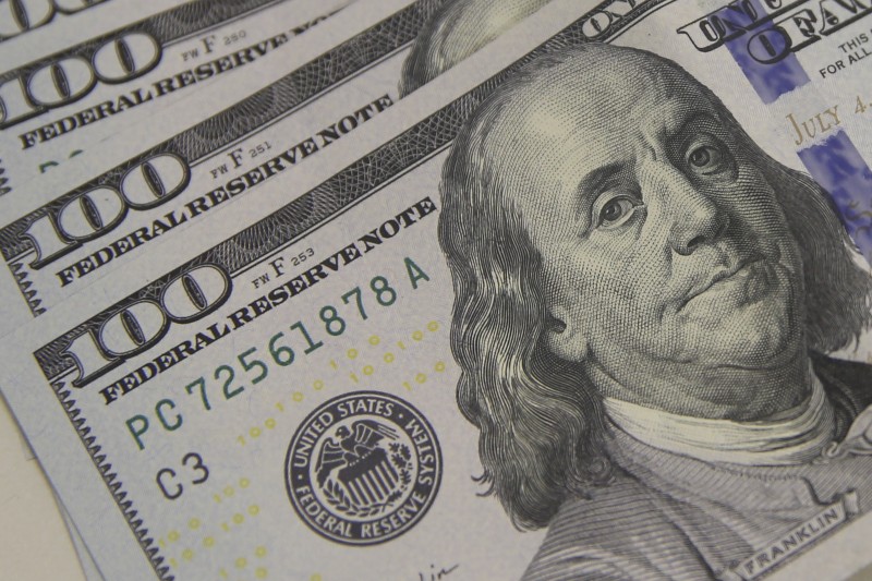 Dólar cai para R$ 4,94 com melhoria no mercado internacional