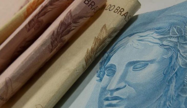 Adiantado, salário está na conta de servidores estaduais ativos e inativos