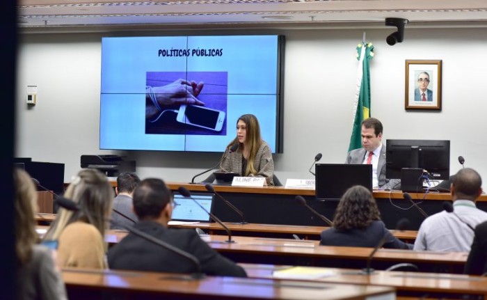 Especialistas sugerem grupo de trabalho e aprovação de lei para lidar com dependência tecnológica