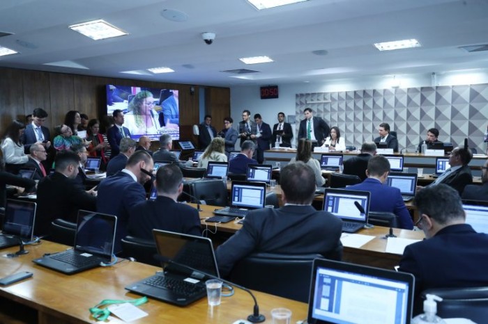 CPMI do 8 de Janeiro ouve o militar que teve conversas reveladas com o ex-ajudante de ordens Mauro Cid