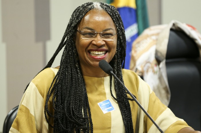 Deputada baiana lança livro Mulher preta na política