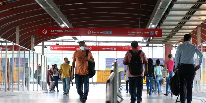 Covid-19: Brasil registra 164 mil novos casos e 943 mortes