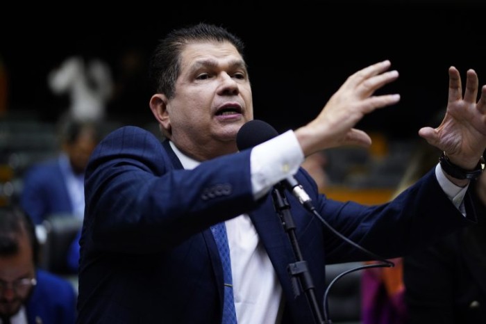 Prefeitos temem fim do ISS na reforma tributária, diz deputado