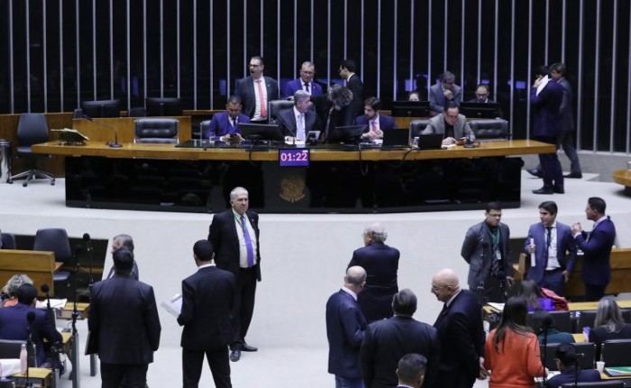 Debate da reforma tributária no Plenário já dura quatro horas; acompanhe