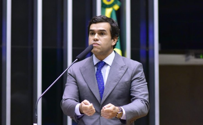 Câmara aprova projeto que restabelece voto de qualidade no Carf; acompanhe