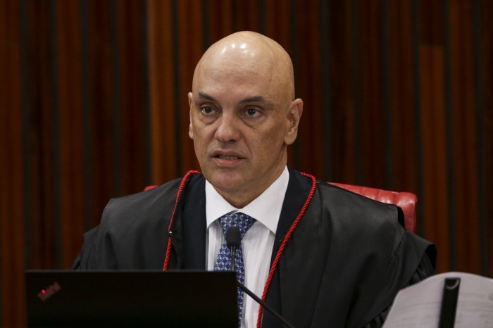 PF identifica pessoas que hostilizaram Alexandre de Moraes na Itália
