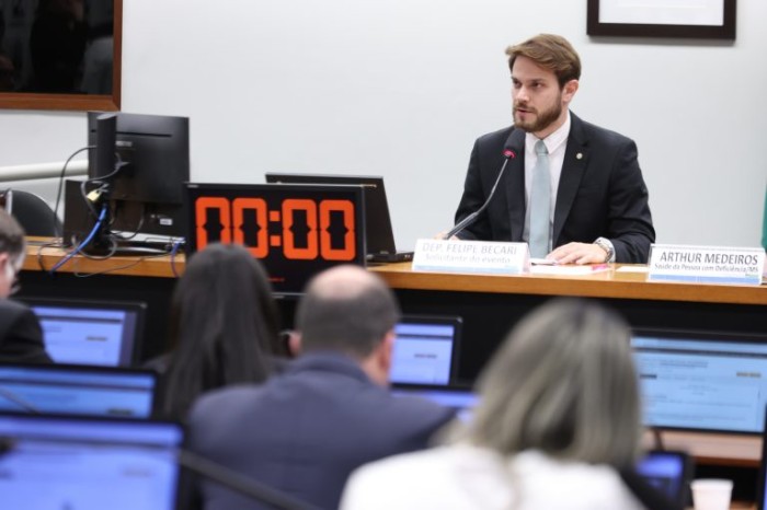 Comissão aprova projeto que permite a dedução no Imposto de Renda dos gastos com cão-guia