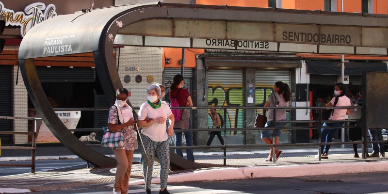 Covid-19: Saúde registra 647,3 mil mortes e 28,5 milhões de casos