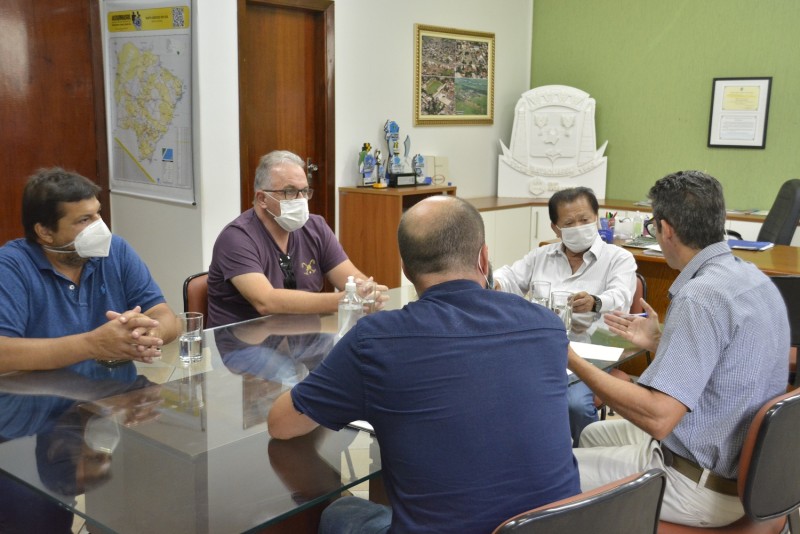 Akira recebe representantes da Santa Casa e discutem sobre atendimentos de saúde