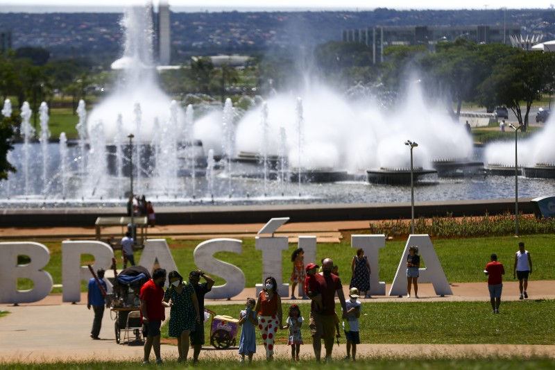 Distrito Federal acaba com obrigatoriedade de máscaras